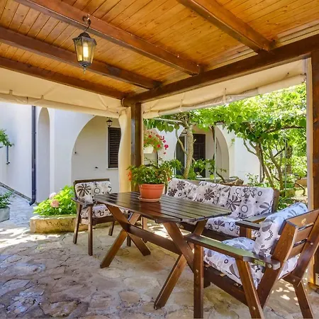 Agneza Mali Losinj