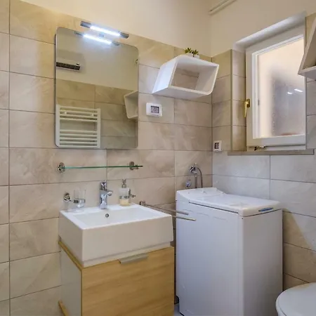 Agneza Apartment *